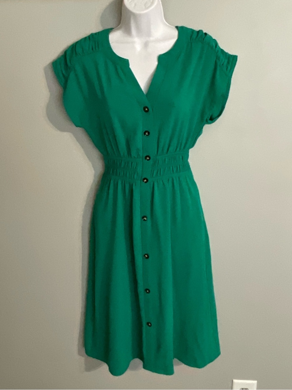 Button-Front Emerald Midi Dress with Shirred Waist